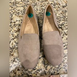 Naturalizer soul taupe slip-on smoking shoe. Size 8.